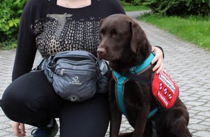 Großzügige Spende ermöglicht medizinischen Assistenzhund für (Foto: FORUM MEDIA GROUP/Isabella Fetzer)