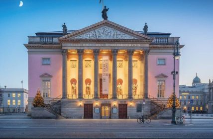 Vielfältiges Programm der Staatsoper Unter den Linden begeistert (Foto: AdobeStock 589718330 diegograndi)