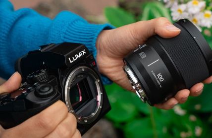 LUMIX S 100mm F2.8 MACRO (S-E100): Das kleinste und leichteste (Foto: Panasonic)