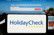 HolidayCheck bietet eine breite Auswahl an Pauschalreisen und Hotelbuchungen, ideal für Last-Minute-Urlauber. (Foto: AdobeStock - 675198243 Timon)