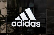 Die Entwicklung von adidas begann in den späten 1940er Jahren und hat sich seither rasant beschleunigt. (Foto: AdobeStock 283043772 ink drop)