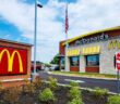 Die Expansion von McDonald’s von den USA bis nach Deutschland und die ganze Welt zeigt die Stärke seines Geschäftsmodells. (Foto: AdobeStock-866808606 Refrina)