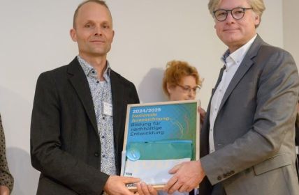 Nationale Auszeichnung für Bildung in energieautarkem Dorf (Foto: Energiequelle GmbH)