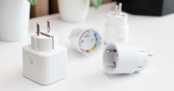 Smart Plug – Energie sparen mit intelligenter Steuerung (Foto: AdobeStock - 898530240 Proxima Studio)